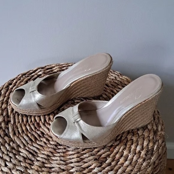 Delman Gold Metallic Leather Wedge Sandals. 9.5m But Fits More Like 8.5